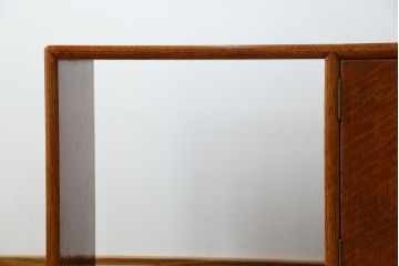 中古　高級品!!　木工作家品　無垢材　李朝デザイン　真鍮金具　漆塗り　シンプルながらも存在感のある飾り棚(朝鮮棚、収納棚、サイドボード、リビングボード)(定価推定約50〜80万円)(R-075407)