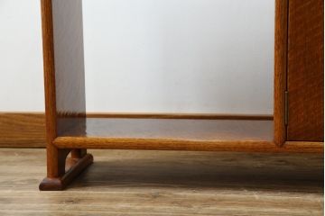 中古　高級品!!　木工作家品　無垢材　李朝デザイン　真鍮金具　漆塗り　シンプルながらも存在感のある飾り棚(朝鮮棚、収納棚、サイドボード、リビングボード)(定価推定約50〜80万円)(R-075407)