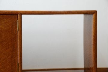 中古　高級品!!　木工作家品　無垢材　李朝デザイン　真鍮金具　漆塗り　シンプルながらも存在感のある飾り棚(朝鮮棚、収納棚、サイドボード、リビングボード)(定価推定約50〜80万円)(R-075407)