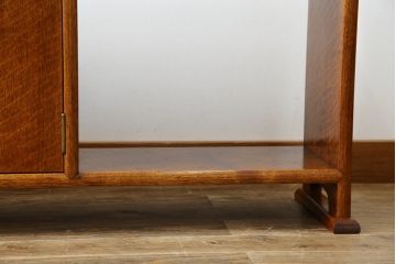中古　高級品!!　木工作家品　無垢材　李朝デザイン　真鍮金具　漆塗り　シンプルながらも存在感のある飾り棚(朝鮮棚、収納棚、サイドボード、リビングボード)(定価推定約50〜80万円)(R-075407)