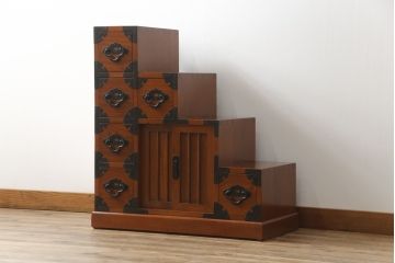 中古　美品!!　楡(ニレ)材　両面使いできる重厚な階段箪笥(和箪笥、和タンス、収納箪笥)(R-075409)