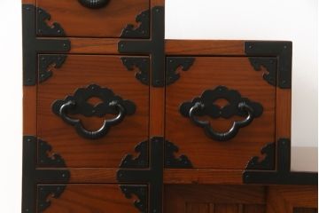 中古　美品!!　楡(ニレ)材　両面使いできる重厚な階段箪笥(和箪笥、和タンス、収納箪笥)(R-075409)