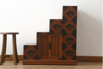 中古　美品!!　楡(ニレ)材　両面使いできる重厚な階段箪笥(和箪笥、和タンス、収納箪笥)(R-075409)