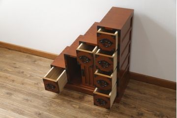 中古　美品!!　楡(ニレ)材　両面使いできる重厚な階段箪笥(和箪笥、和タンス、収納箪笥)(R-075409)