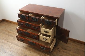 中古　美品　岩谷堂箪笥　力強い木目と重厚感のある金具が目を惹く和箪笥(引き出し、サイドボード、サイドチェスト、収納箪笥、衣装箪笥、整理箪笥)(R-075410)