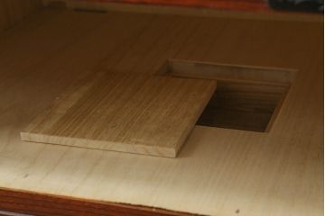中古　美品　岩谷堂箪笥　力強い木目と重厚感のある金具が目を惹く和箪笥(引き出し、サイドボード、サイドチェスト、収納箪笥、衣装箪笥、整理箪笥)(R-075410)