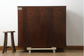 中古　美品　岩谷堂箪笥　力強い木目と重厚感のある金具が目を惹く和箪笥(引き出し、サイドボード、サイドチェスト、収納箪笥、衣装箪笥、整理箪笥)(R-075410)