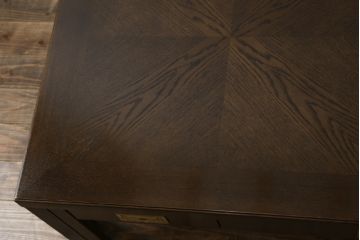 中古　美品!!　カリモク家具(karimoku)　domani(ドマーニ)　Morganton(モーガントン)　ゴールドの引手が高級感を演出するセンターテーブル(リビングテーブル、ローテーブル)(定価約25万円)(R-075412)
