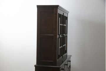 中古　北海道民芸家具　シックな佇まいが魅力的な品格あるカップボード(食器棚、収納棚、戸棚)(R-075413)