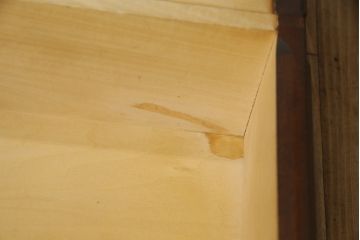 中古　北海道民芸家具　シックな佇まいが魅力的な品格あるカップボード(食器棚、収納棚、戸棚)(R-075413)