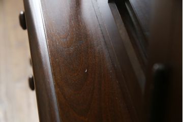 中古　北海道民芸家具　シックな佇まいが魅力的な品格あるカップボード(食器棚、収納棚、戸棚)(R-075413)