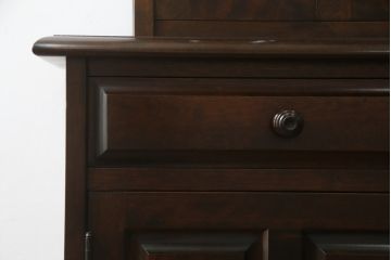 中古　北海道民芸家具　シックな佇まいが魅力的な品格あるカップボード(食器棚、収納棚、戸棚)(R-075413)