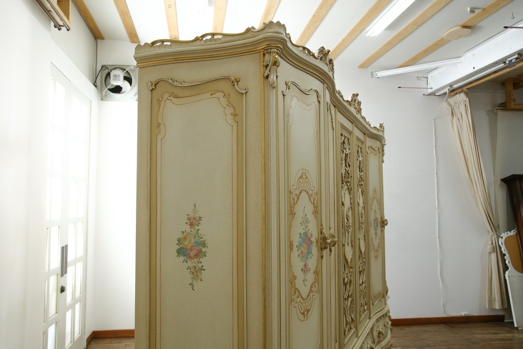 中古　SILIK(シリック)　ロココ調　エレガントな空間づくりにおすすめ!特大ワードローブ　定価約220万円　(R-075414)