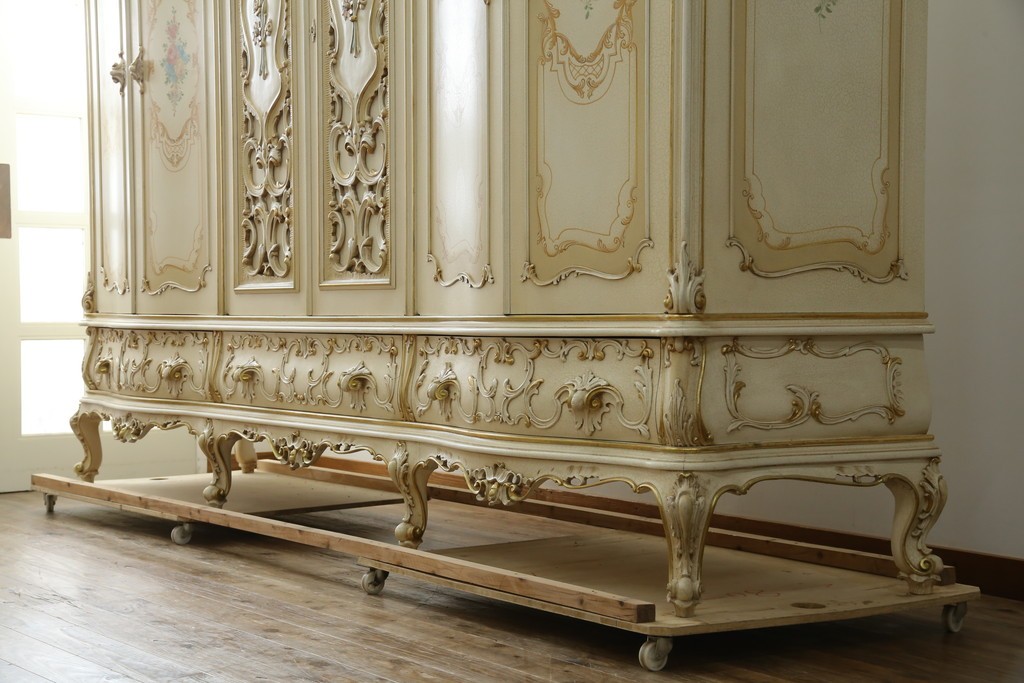 中古　SILIK(シリック)　ロココ調　エレガントな空間づくりにおすすめ!特大ワードローブ　定価約220万円　(R-075414)