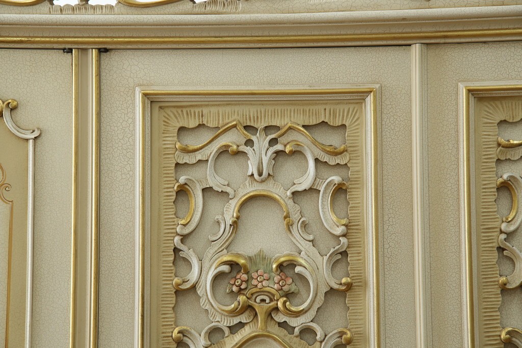 中古　SILIK(シリック)　ロココ調　エレガントな空間づくりにおすすめ!特大ワードローブ　定価約220万円　(R-075414)