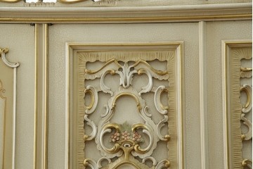 中古　SILIK(シリック)　ロココ調　エレガントな空間づくりにおすすめ!特大ワードローブ　定価約220万円　(R-075414)