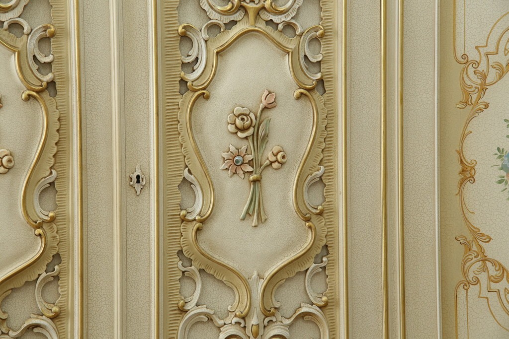 中古　SILIK(シリック)　ロココ調　エレガントな空間づくりにおすすめ!特大ワードローブ　定価約220万円　(R-075414)