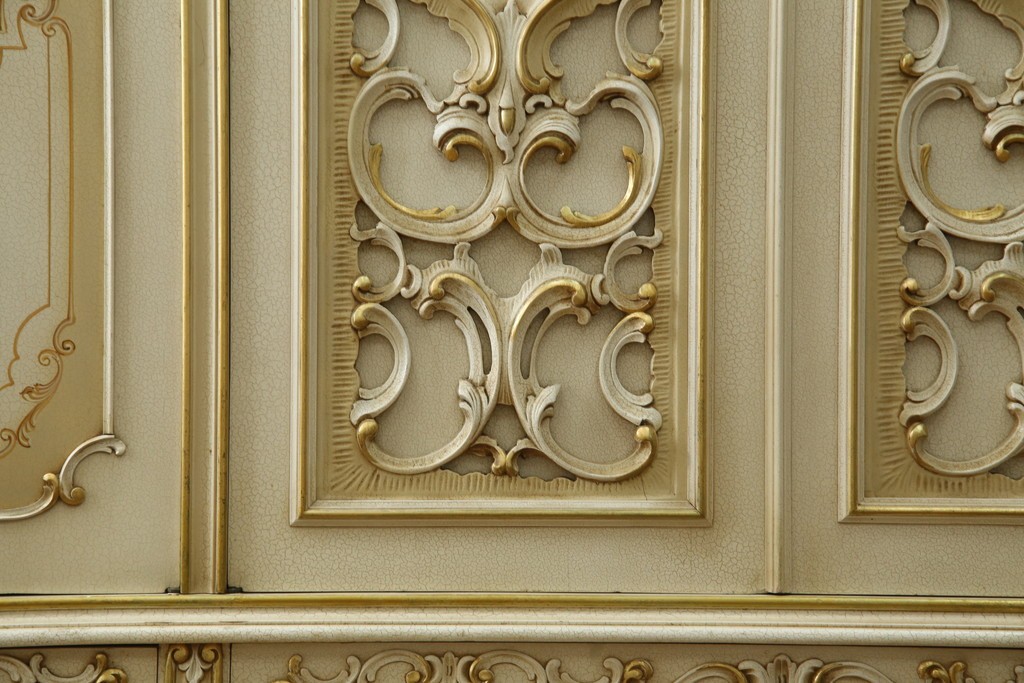 中古　SILIK(シリック)　ロココ調　エレガントな空間づくりにおすすめ!特大ワードローブ　定価約220万円　(R-075414)