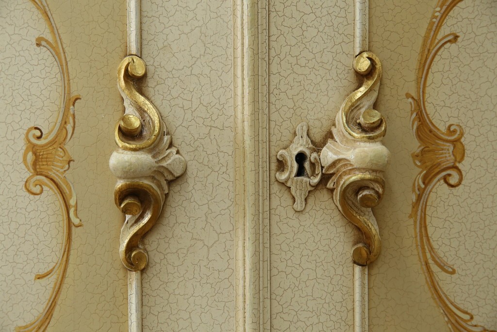 中古　SILIK(シリック)　ロココ調　エレガントな空間づくりにおすすめ!特大ワードローブ　定価約220万円　(R-075414)