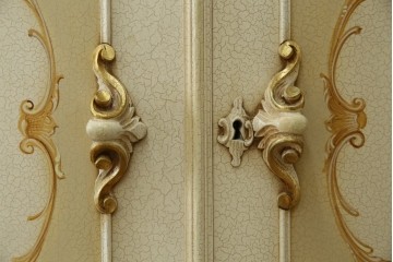 中古　SILIK(シリック)　ロココ調　エレガントな空間づくりにおすすめ!特大ワードローブ　定価約220万円　(R-075414)