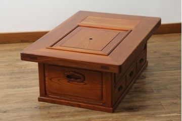 中古　美品!!　総欅(ケヤキ)材　趣ある佇まいが目を引く関西火鉢(ローテーブル、長火鉢、座卓、囲炉裏)(R-075415)
