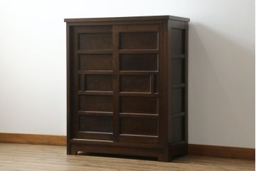 中古　特注品　松本民芸家具　シックで落ち着いた佇まいが魅力的なA型下駄箱(収納棚、戸棚、キャビネット)(R-075416)