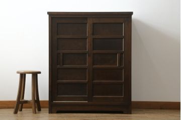 中古　特注品　松本民芸家具　シックで落ち着いた佇まいが魅力的なA型下駄箱(収納棚、戸棚、キャビネット)(R-075416)