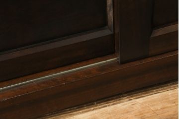 中古　特注品　松本民芸家具　シックで落ち着いた佇まいが魅力的なA型下駄箱(収納棚、戸棚、キャビネット)(R-075416)