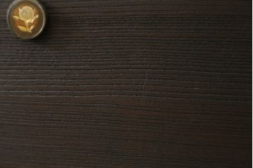 和製ビンテージ　国産　職人手造り　着色仕上げ　金具の意匠が素敵な桐箪笥(並厚、桐たんす、和タンス、衣装箪笥、引き出し、チェスト、ヴィンテージ)(R-075417)