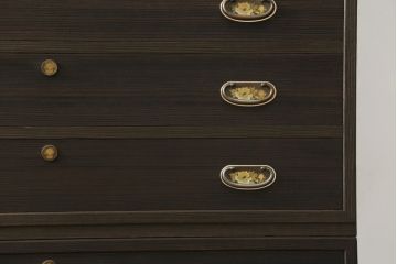 和製ビンテージ　国産　職人手造り　着色仕上げ　金具の意匠が素敵な桐箪笥(並厚、桐たんす、和タンス、衣装箪笥、引き出し、チェスト、ヴィンテージ)(R-075417)
