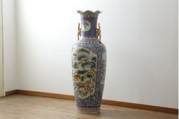 中国　色絵　粉彩　多種多様な絵付けと堂々とした佇まいが魅力の特大壷(定価約120万円)(鶴、ツル、鹿、花鳥、窓絵、飾り壺、置物)(R-075418)