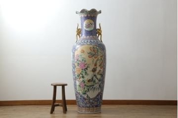 中国　色絵　粉彩　多種多様な絵付けと堂々とした佇まいが魅力の特大壷(定価約120万円)(鶴、ツル、鹿、花鳥、窓絵、飾り壺、置物)(R-075418)
