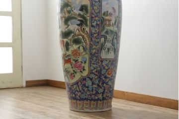 中国　色絵　粉彩　多種多様な絵付けと堂々とした佇まいが魅力の特大壷(定価約120万円)(鶴、ツル、鹿、花鳥、窓絵、飾り壺、置物)(R-075418)