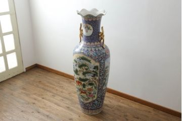 中国　色絵　粉彩　多種多様な絵付けと堂々とした佇まいが魅力の特大壷(定価約120万円)(鶴、ツル、鹿、花鳥、窓絵、飾り壺、置物)(R-075418)