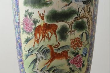 中国　色絵　粉彩　多種多様な絵付けと堂々とした佇まいが魅力の特大壷(定価約120万円)(鶴、ツル、鹿、花鳥、窓絵、飾り壺、置物)(R-075418)