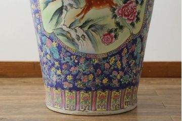 中国　色絵　粉彩　多種多様な絵付けと堂々とした佇まいが魅力の特大壷(定価約120万円)(鶴、ツル、鹿、花鳥、窓絵、飾り壺、置物)(R-075418)