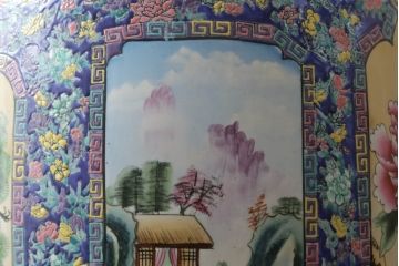 中国　色絵　粉彩　多種多様な絵付けと堂々とした佇まいが魅力の特大壷(定価約120万円)(鶴、ツル、鹿、花鳥、窓絵、飾り壺、置物)(R-075418)