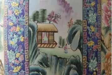 中国　色絵　粉彩　多種多様な絵付けと堂々とした佇まいが魅力の特大壷(定価約120万円)(鶴、ツル、鹿、花鳥、窓絵、飾り壺、置物)(R-075418)