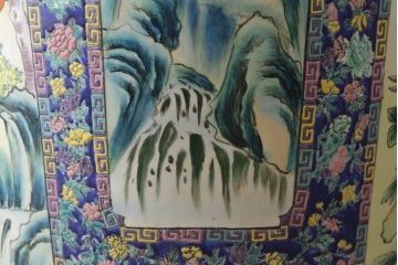 中国　色絵　粉彩　多種多様な絵付けと堂々とした佇まいが魅力の特大壷(定価約120万円)(鶴、ツル、鹿、花鳥、窓絵、飾り壺、置物)(R-075418)