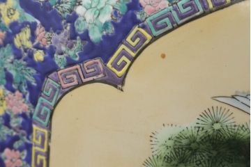 中国　色絵　粉彩　多種多様な絵付けと堂々とした佇まいが魅力の特大壷(定価約120万円)(鶴、ツル、鹿、花鳥、窓絵、飾り壺、置物)(R-075418)
