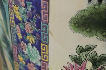 中国　色絵　粉彩　多種多様な絵付けと堂々とした佇まいが魅力の特大壷(定価約120万円)(鶴、ツル、鹿、花鳥、窓絵、飾り壺、置物)(R-075418)