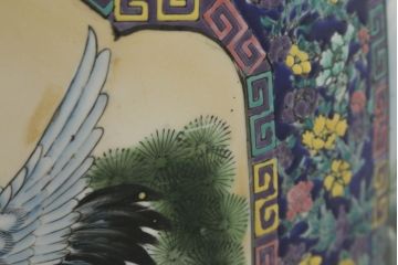 中国　色絵　粉彩　多種多様な絵付けと堂々とした佇まいが魅力の特大壷(定価約120万円)(鶴、ツル、鹿、花鳥、窓絵、飾り壺、置物)(R-075418)