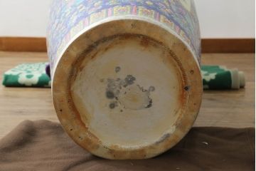 中国　色絵　粉彩　多種多様な絵付けと堂々とした佇まいが魅力の特大壷(定価約120万円)(鶴、ツル、鹿、花鳥、窓絵、飾り壺、置物)(R-075418)