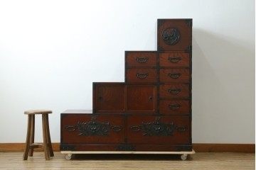 中古　美品　仙台民芸箪笥(仙台箪笥)　欅産業　拭き漆塗り　力強い木目が魅力の階段箪笥　(R-075430)