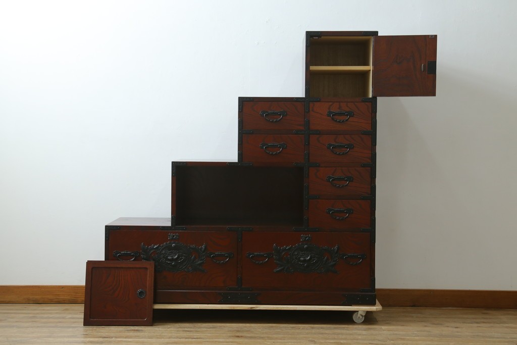 中古　美品　仙台民芸箪笥(仙台箪笥)　欅産業　拭き漆塗り　力強い木目が魅力の階段箪笥　(R-075430)