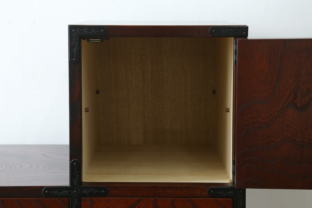 中古　美品　仙台民芸箪笥(仙台箪笥)　欅産業　拭き漆塗り　力強い木目が魅力の階段箪笥　(R-075430)