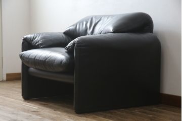 中古　Cassina(カッシーナ)　675　MARALUNGA(マラルンガ)　本革(レザー)　高級感漂う佇まいが魅力の1人掛けソファ(アームチェア、一人掛け、1P)(定価約100万円)(R-075431)