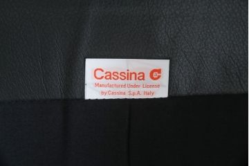 中古　Cassina(カッシーナ)　675　MARALUNGA(マラルンガ)　本革(レザー)　高級感漂う佇まいが魅力の1人掛けソファ(アームチェア、一人掛け、1P)(定価約100万円)(R-075431)