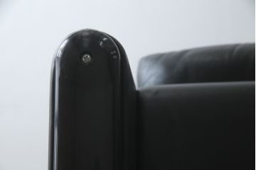 中古　Cassina(カッシーナ)　675　MARALUNGA(マラルンガ)　本革(レザー)　高級感漂う佇まいが魅力の1人掛けソファ(アームチェア、一人掛け、1P)(定価約100万円)(R-075431)