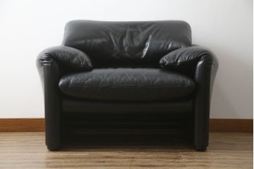 中古　Cassina(カッシーナ)　675　MARALUNGA(マラルンガ)　本革(レザー)　高級感漂う佇まいが魅力の1人掛けソファ(アームチェア、一人掛け、1P)(定価約100万円)(R-075432)